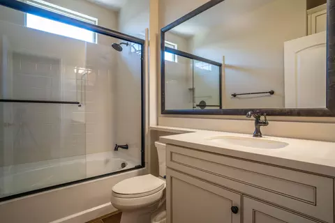Bath - 51235 Longmeadow St, Indio, CA 92201 photo 4 of 4