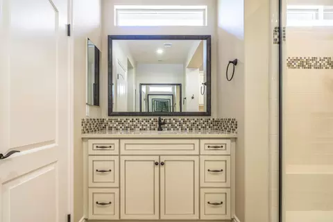 Bath - 51235 Longmeadow St, Indio, CA 92201 photo 2 of 4