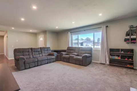 2061 Raymond Ave, Ramona, CA 92065 photo 4
