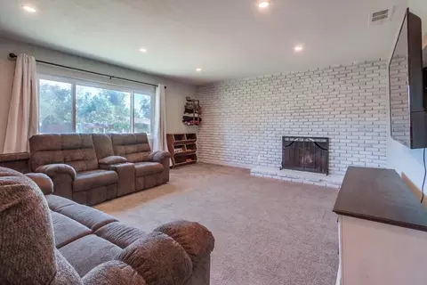 2061 Raymond Ave, Ramona, CA 92065 photo 3