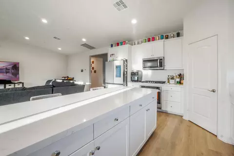 Entry Way - 44537 Beringer Dr, Indio, CA 92203 photo 4 of 5