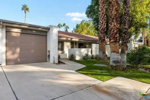 562 E Sunshine Cir, Palm Springs, CA 92264