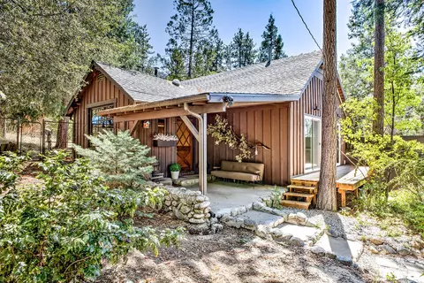 25460 Lodge Rd, Idyllwild, CA 92549