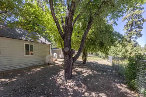 Exterior - 991 Cameron Dr, Big Bear Lake, CA 92315 photo 6 of 8