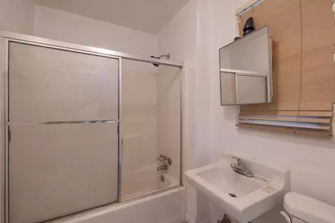 Bath - 991 Cameron Dr, Big Bear Lake, CA 92315 photo 1 of 2