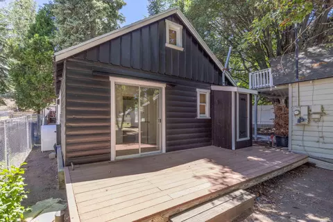 Exterior - 991 Cameron Dr, Big Bear Lake, CA 92315 photo 5 of 8