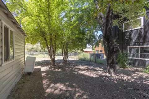 Exterior - 991 Cameron Dr, Big Bear Lake, CA 92315 photo 7 of 8