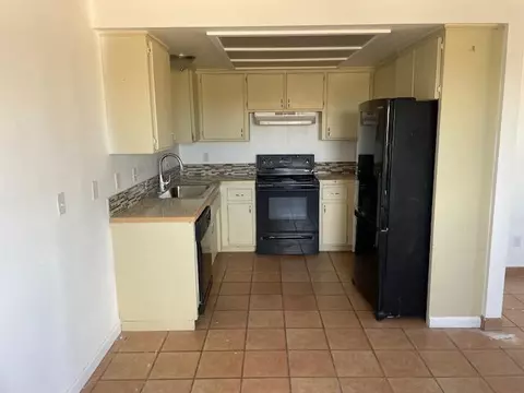 Kitchen - 58573 Sunflower Dr, Yucca Valley, CA 92284 photo 1 of 1