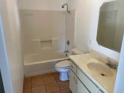 Bath - 58573 Sunflower Dr, Yucca Valley, CA 92284 photo 1 of 1