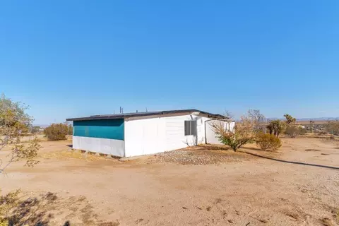 Exterior - 925 Inca Trl, Yucca Valley, CA 92284 photo 3 of 4