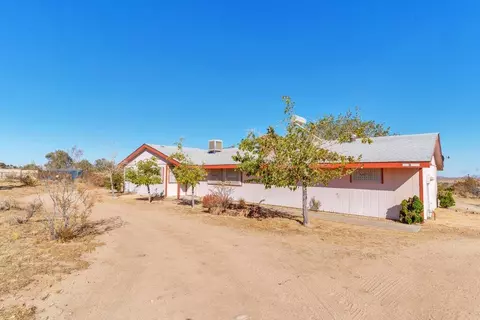 925 Inca Trl, Yucca Valley, CA 92284