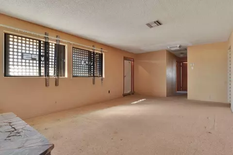 Living - 925 Inca Trl, Yucca Valley, CA 92284 photo 2 of 4