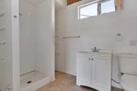 Bath - 925 Inca Trl, Yucca Valley, CA 92284 photo 3 of 3