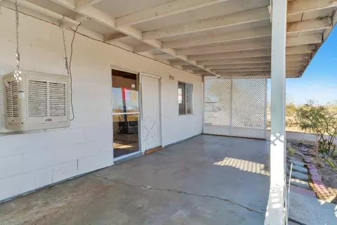 Exterior - 925 Inca Trl, Yucca Valley, CA 92284 photo 2 of 4