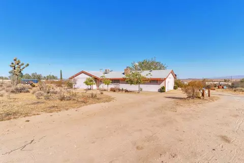 Exterior - 925 Inca Trl, Yucca Valley, CA 92284 photo 1 of 4