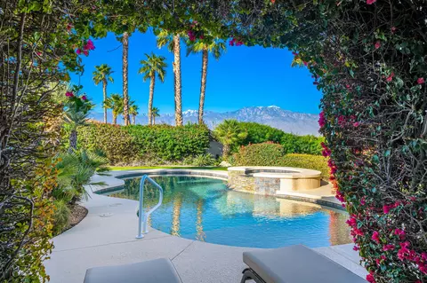 325 Loch Lomond Rd, Rancho Mirage, CA 92270