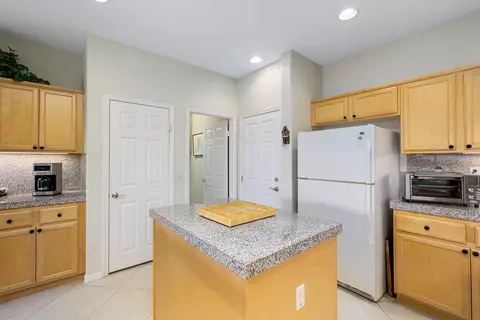Kitchen - 60246 Sweetshade Ln, La Quinta, CA 92253 photo 4 of 8