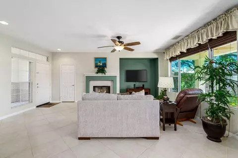 Living - 60246 Sweetshade Ln, La Quinta, CA 92253 photo 3 of 3