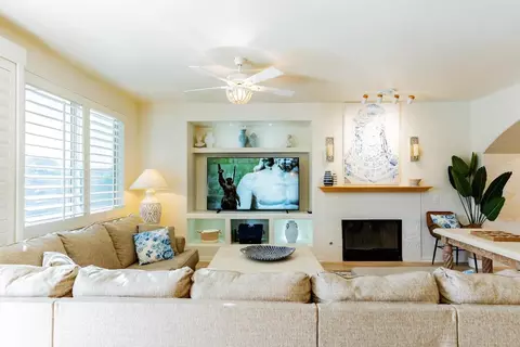 Living - 84343 Onda Dr, Indio, CA 92203 photo 2 of 5