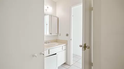 Bath - 5530 Chia Ave, Twentynine Palms, CA 92277 photo 4 of 4
