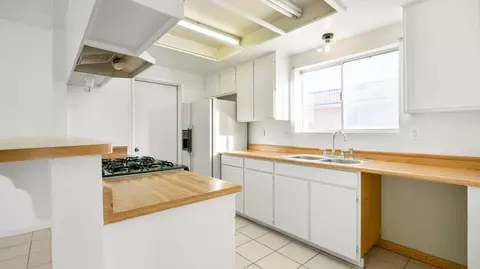 Kitchen - 5530 Chia Ave, Twentynine Palms, CA 92277 photo 4 of 5