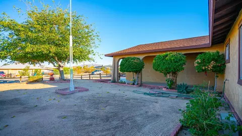Exterior - 5530 Chia Ave, Twentynine Palms, CA 92277 photo 5 of 9