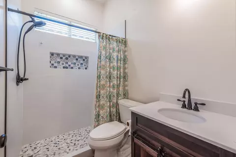 Bath - 44104 Royal Troon Dr, Indio, CA 92201 photo 5 of 5