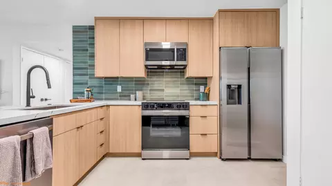 2560 N Whitewater Club Dr, Palm Springs, CA 92262