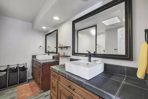 Bath - 79040 Bermuda Dunes Dr, Bermuda Dunes, CA 92203 photo 2 of 5