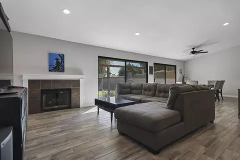 Living - 79040 Bermuda Dunes Dr, Bermuda Dunes, CA 92203 photo 3 of 3