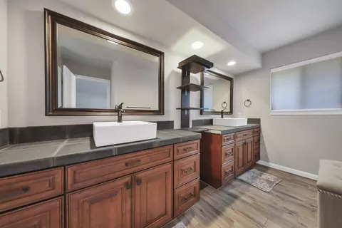 Bath - 79040 Bermuda Dunes Dr, Bermuda Dunes, CA 92203 photo 4 of 5