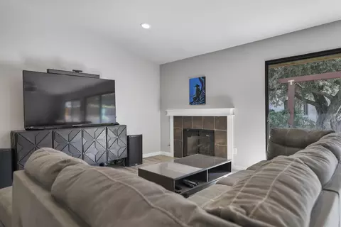 Living - 79040 Bermuda Dunes Dr, Bermuda Dunes, CA 92203 photo 1 of 3