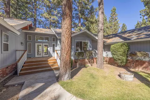 Exterior - 210 Pinecrest Dr, Big Bear Lake, CA 92315 photo 6 of 12