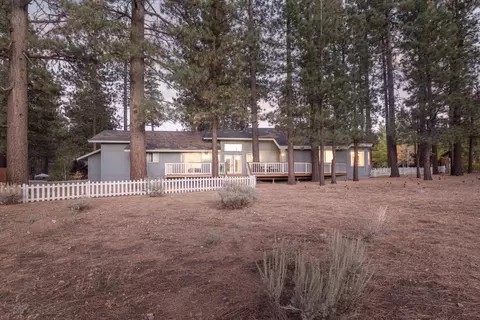 Exterior - 210 Pinecrest Dr, Big Bear Lake, CA 92315 photo 10 of 12