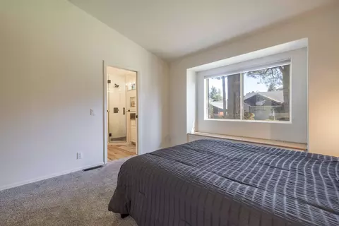 Bedroom - 210 Pinecrest Dr, Big Bear Lake, CA 92315 photo 5 of 7