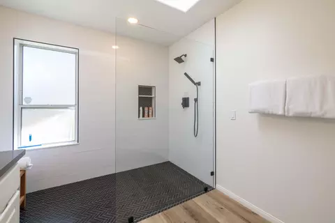 Bath - 210 Pinecrest Dr, Big Bear Lake, CA 92315 photo 1 of 5
