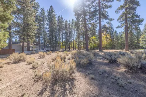 Exterior - 210 Pinecrest Dr, Big Bear Lake, CA 92315 photo 11 of 12