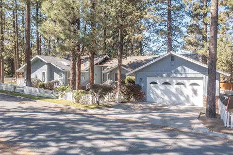 Exterior - 210 Pinecrest Dr, Big Bear Lake, CA 92315 photo 2 of 12