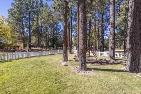 Exterior - 210 Pinecrest Dr, Big Bear Lake, CA 92315 photo 4 of 12