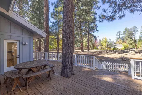Exterior - 210 Pinecrest Dr, Big Bear Lake, CA 92315 photo 8 of 12