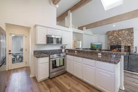 Kitchen - 210 Pinecrest Dr, Big Bear Lake, CA 92315 photo 4 of 4