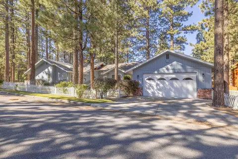 Exterior - 210 Pinecrest Dr, Big Bear Lake, CA 92315 photo 5 of 12