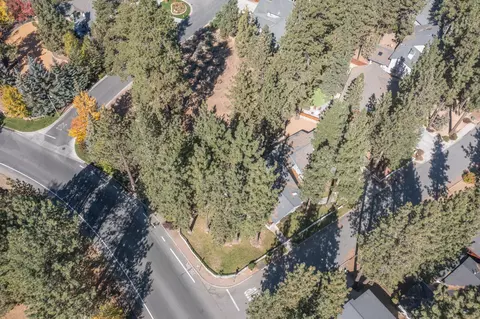 View/Area - 210 Pinecrest Dr, Big Bear Lake, CA 92315 photo 4 of 6