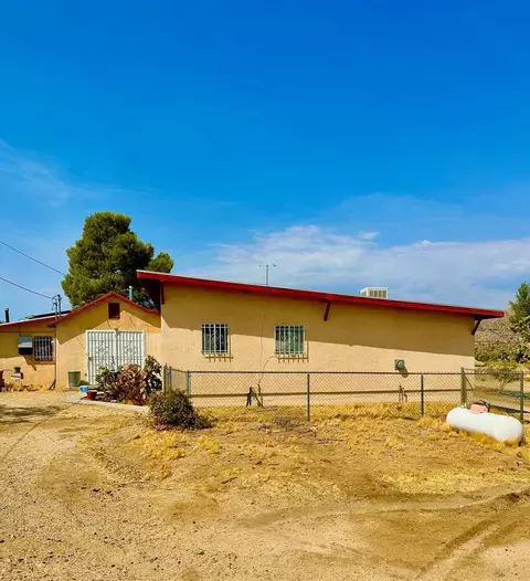 7990 Redden Ln, Yucca Valley, CA 92284