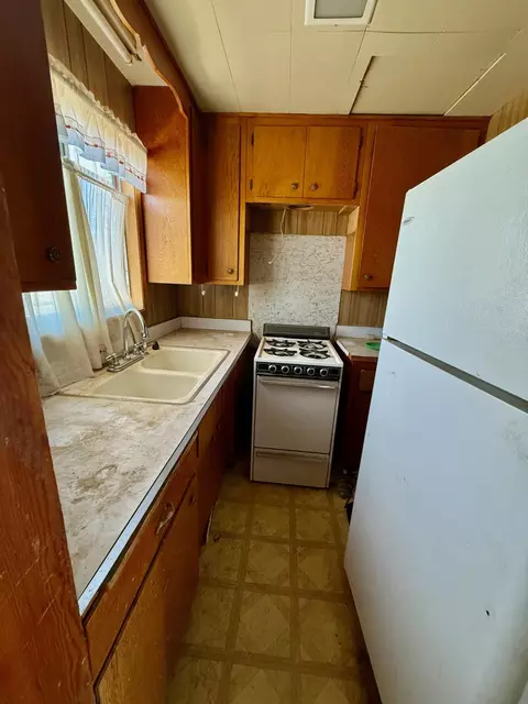 Kitchen - 7990 Redden Ln, Yucca Valley, CA 92284 photo 2 of 2