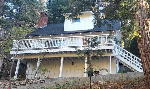 883 Oakmont Ln, Lake Arrowhead, CA 92352