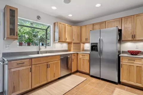 Kitchen - 7776 Fox Trl, Yucca Valley, CA 92284 photo 1 of 2