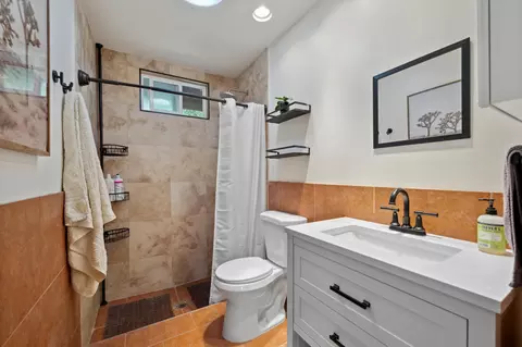 Bath - 7776 Fox Trl, Yucca Valley, CA 92284 photo 1 of 1