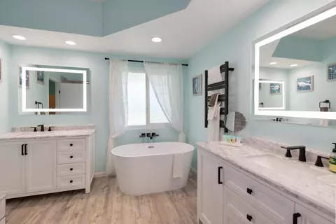 Bath - 359 Desert Falls Dr E, Palm Desert, CA 92211 photo 2 of 5