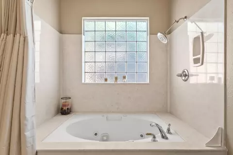 Bath - 80406 Portobello Dr, Indio, CA 92201 photo 3 of 5